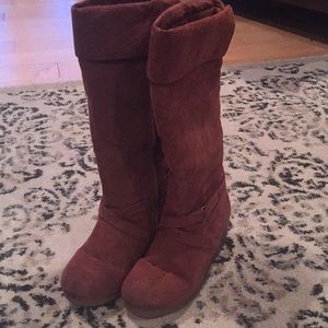 Suede wedge boots